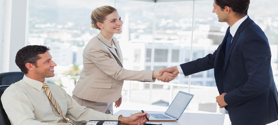 10 أشياء لا ينبغي عليك فعلها أبدًا في المقابلة الشخصية - يعنى 