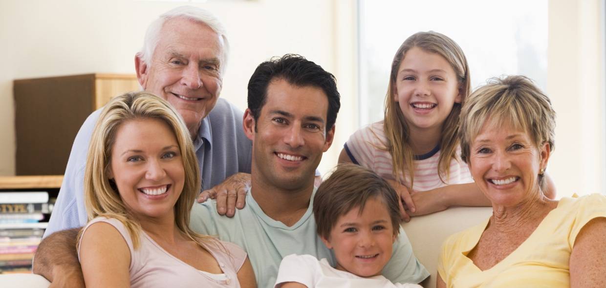 كيف تعتنى الأسرة بالطفل نفسيا وبدنيا؟ - يعنى 