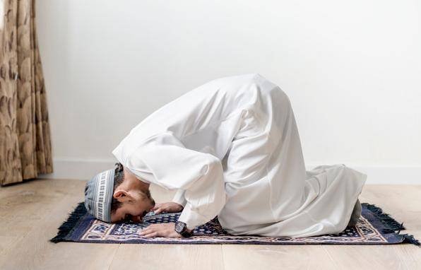 كيف اصلي صلاة العشاء - يعنى 